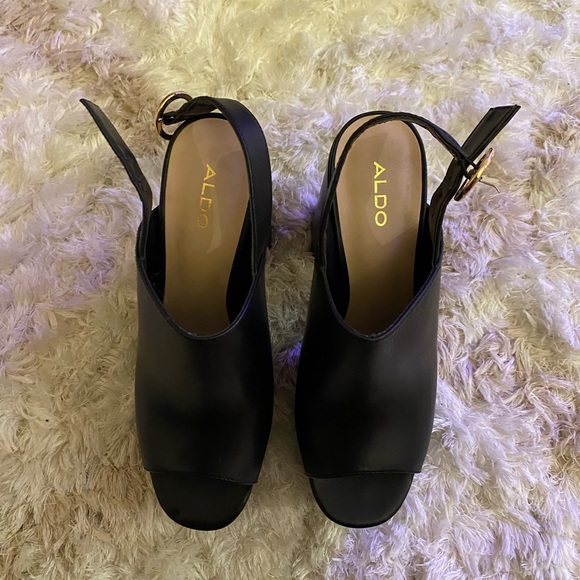 ✨ Black Platform sandals ✨ - Picture 2 of 3